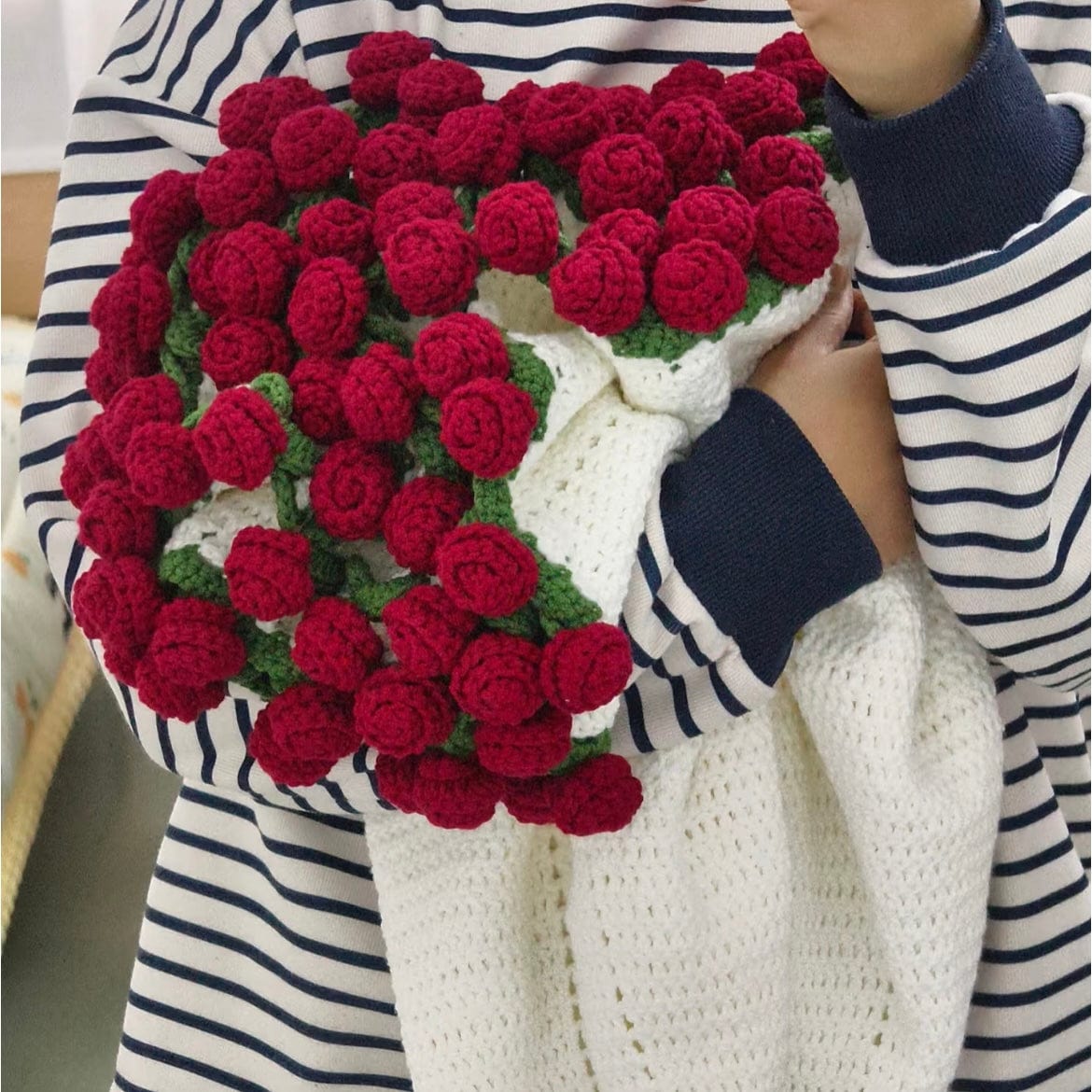 LayAura 0.9M HANDMADE CROCHET ROSE BLANKET
