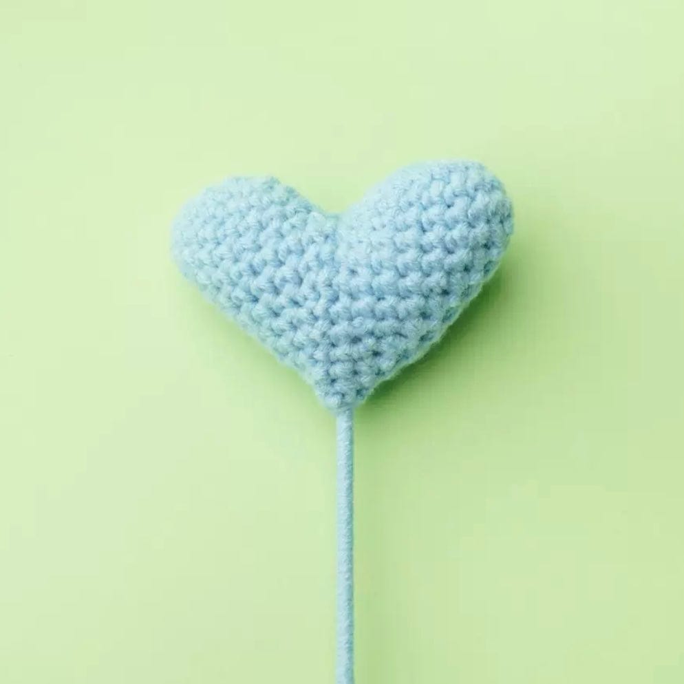 LayAura blue HEART CROCHET FLOWER