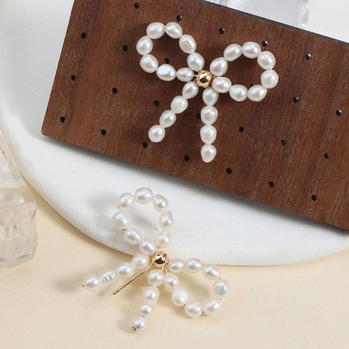 LayAura BOW PEARL EARRINGS