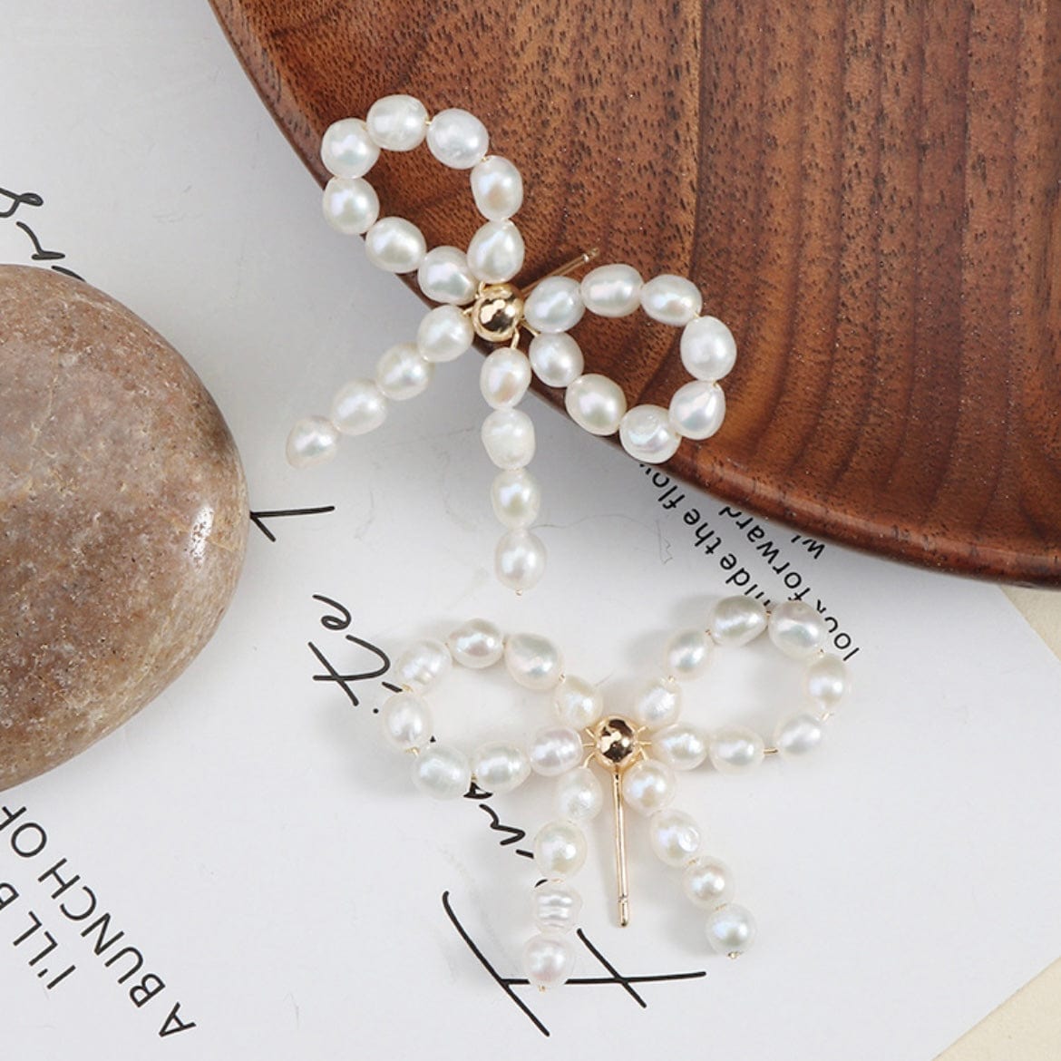 LayAura BOW PEARL EARRINGS