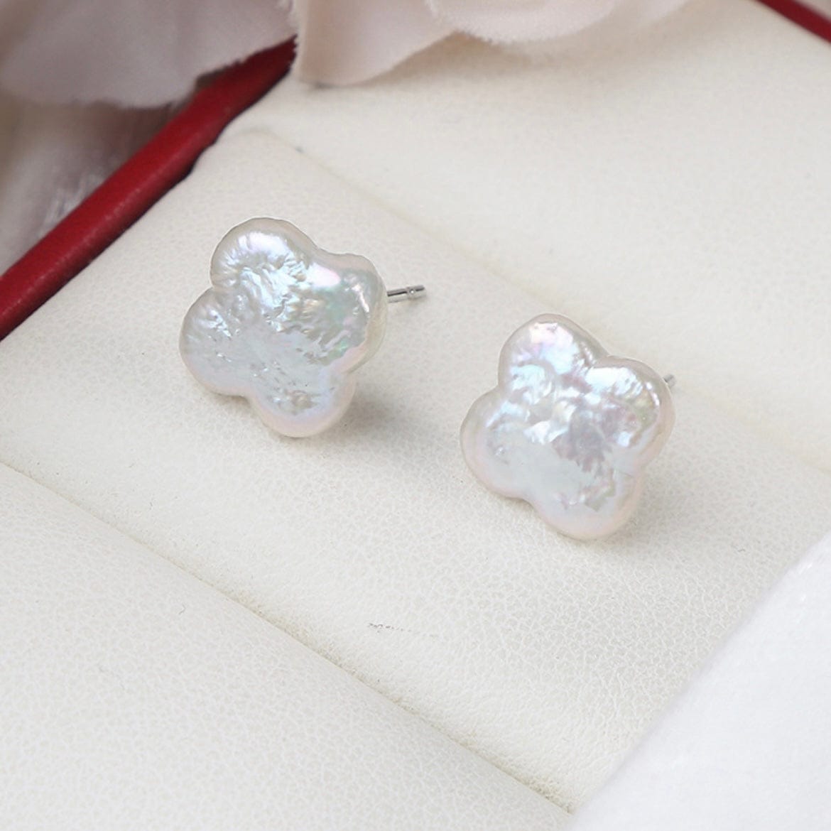 LayAura LUCKY CLOVER PEARL EARRINGS