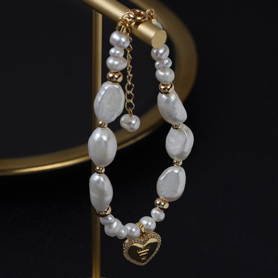 LayAura PEARL BRACELET WITH HEART CHARM
