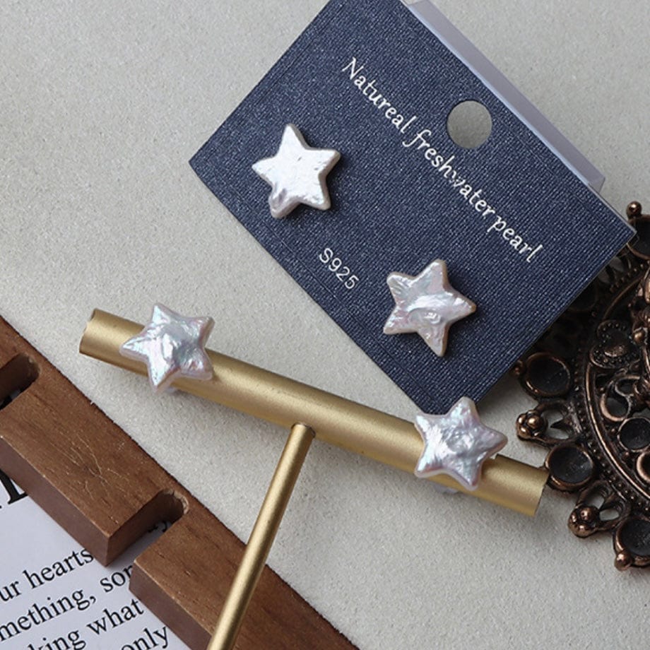 LayAura STAR-SHAPED PEARL EARRINGS