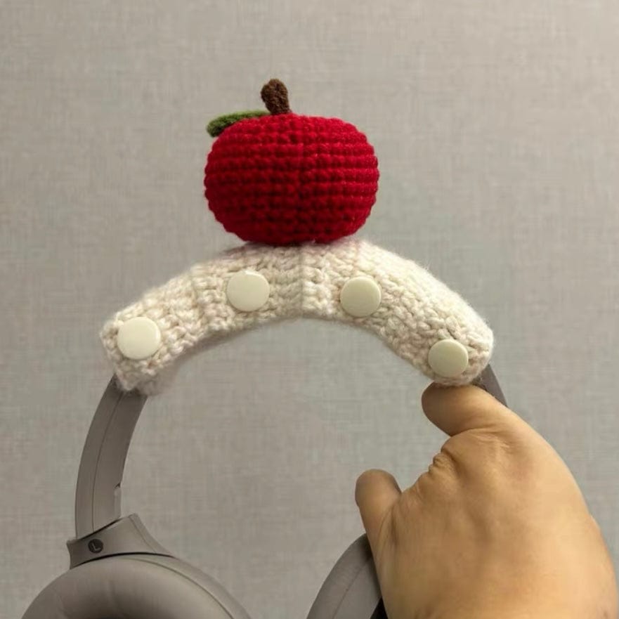 LayAura 5 （an apple） CROCHETED HEADBAND COVER FOR HEADPHONES