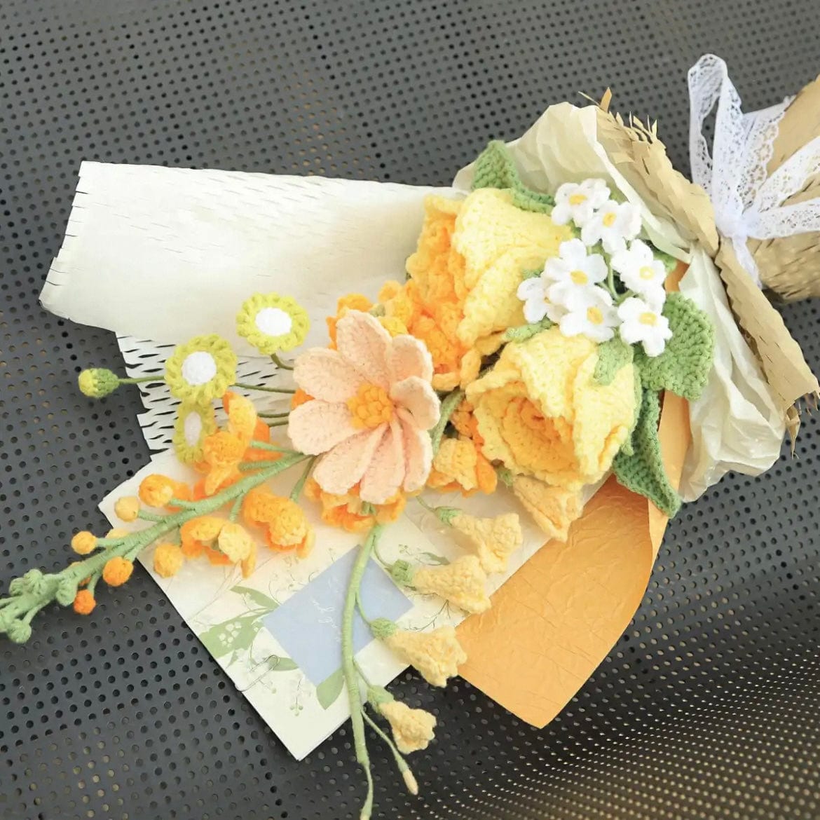 LayAura HANDMADE CROCHET FLOWER BOUQUET