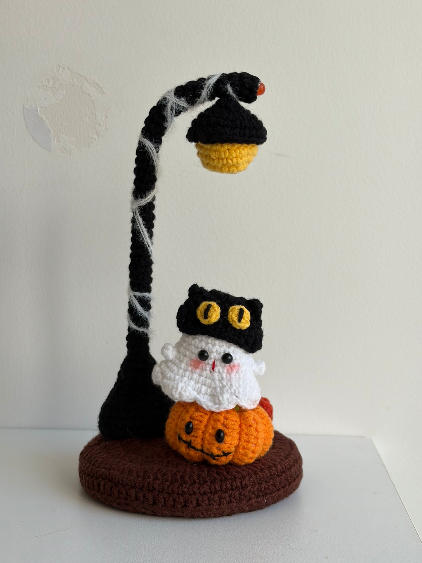 LayAura HANDMADE CROCHET HALLOWEEN GHOST LAMP – SPOOKY NIGHT DÉCOR