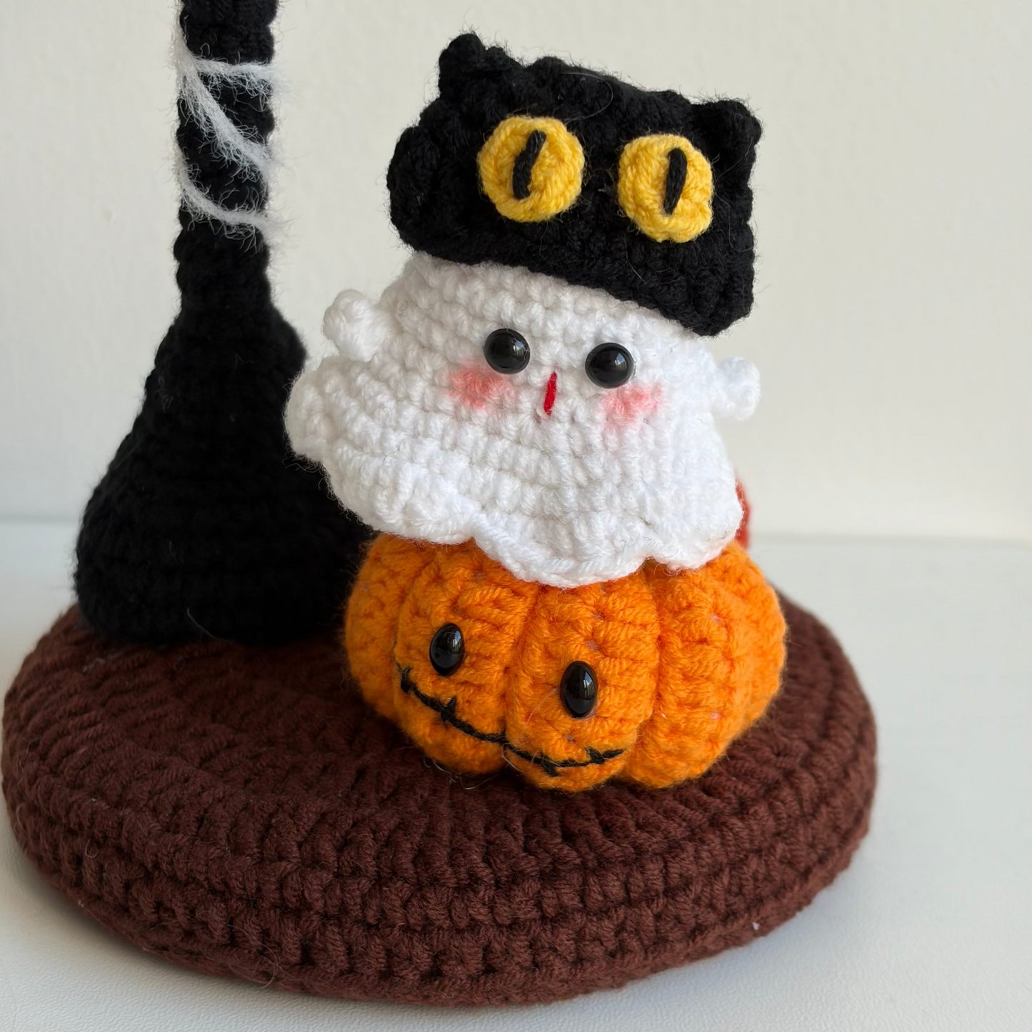 LayAura HANDMADE CROCHET HALLOWEEN GHOST LAMP – SPOOKY NIGHT DÉCOR