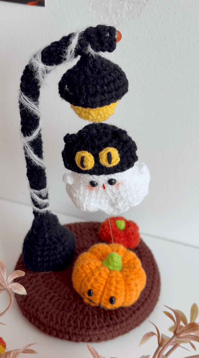 LayAura HANDMADE CROCHET HALLOWEEN GHOST LAMP – SPOOKY NIGHT DÉCOR